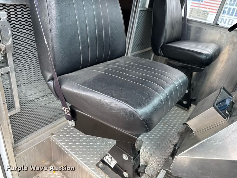 image for item DT0516 2011 Ford E350 Super Duty delivery van