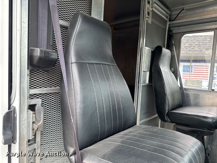 image for item DT0516 2011 Ford E350 Super Duty delivery van