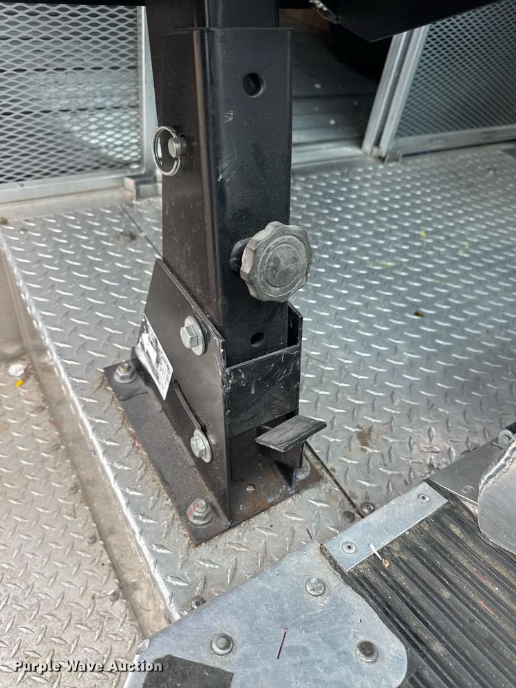 image for item DT0516 2011 Ford E350 Super Duty delivery van