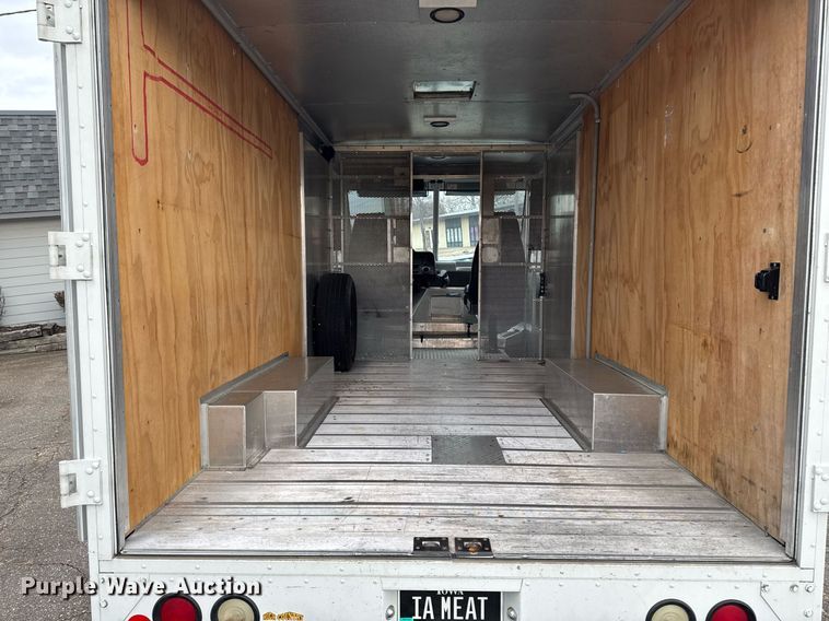 image for item DT0516 2011 Ford E350 Super Duty delivery van