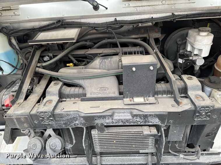 image for item DT0516 2011 Ford E350 Super Duty delivery van