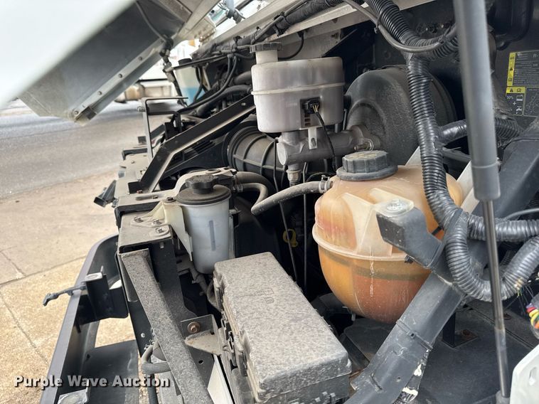 image for item DT0516 2011 Ford E350 Super Duty delivery van