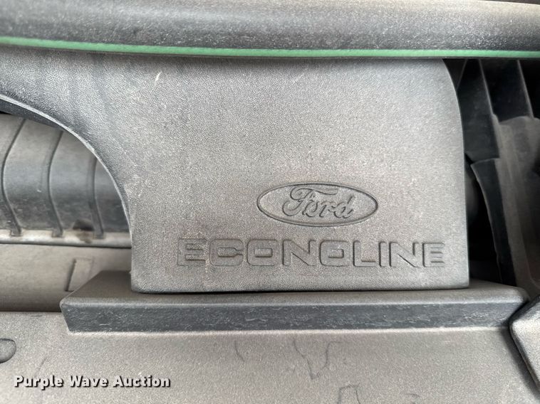 image for item DT0516 2011 Ford E350 Super Duty delivery van