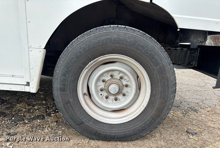 image for item DT0516 2011 Ford E350 Super Duty delivery van