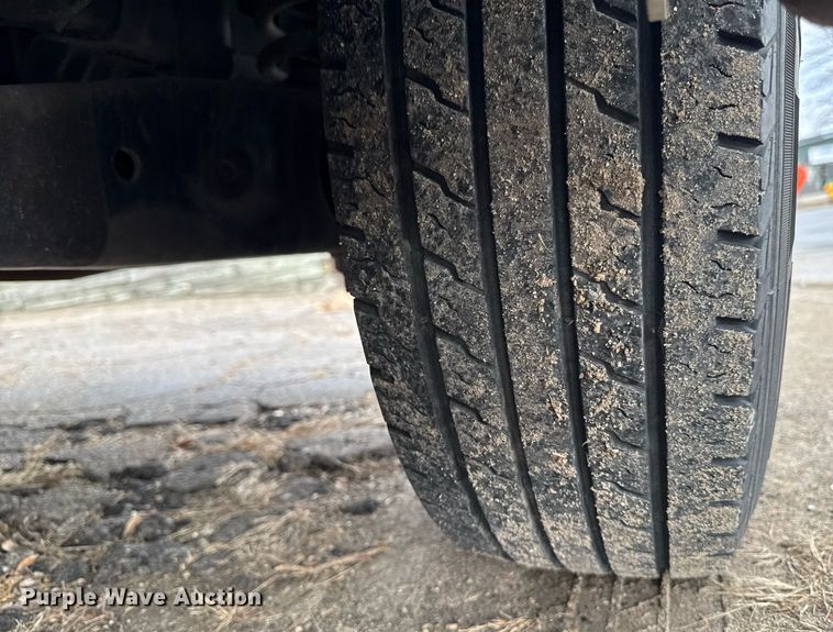 image for item DT0516 2011 Ford E350 Super Duty delivery van