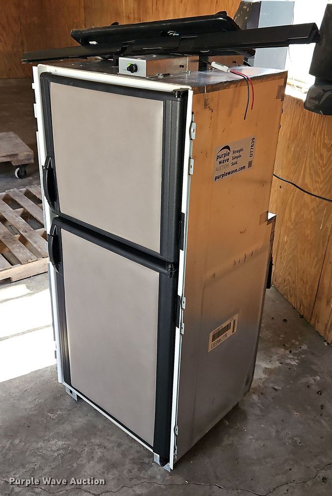 image for item DT7639 Norcold DE0061 refrigerator/freezer