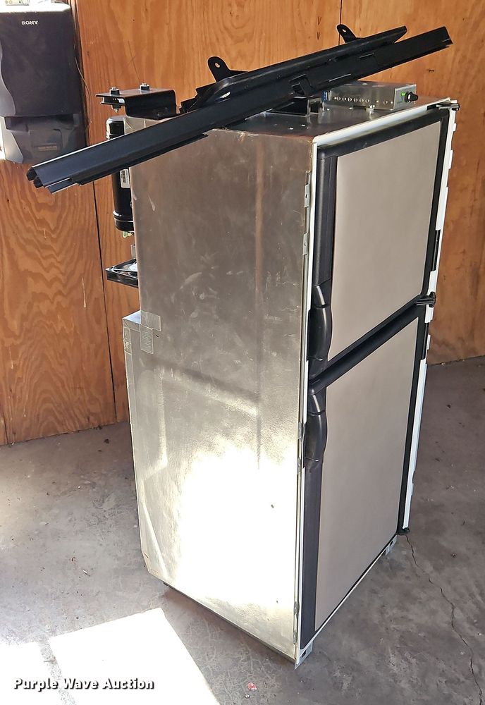 image for item DT7639 Norcold DE0061 refrigerator/freezer