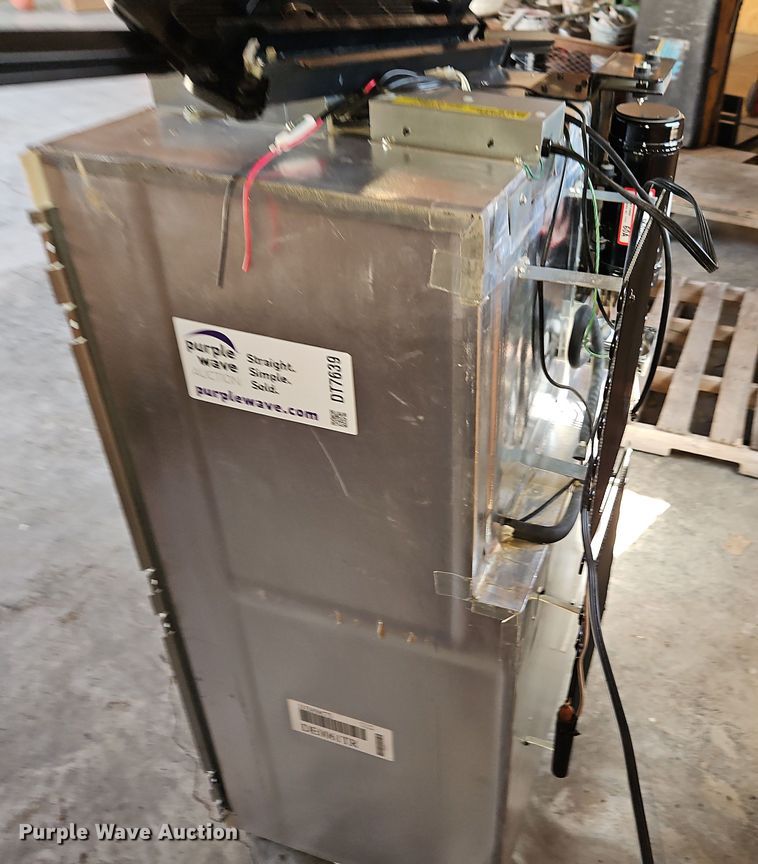 image for item DT7639 Norcold DE0061 refrigerator/freezer