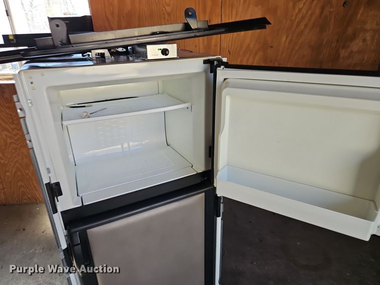 image for item DT7639 Norcold DE0061 refrigerator/freezer