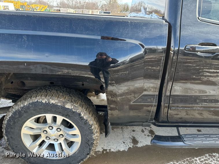 image for item DV0642 2018 Chevrolet Silverado 1500 Crew Cab pickup truck