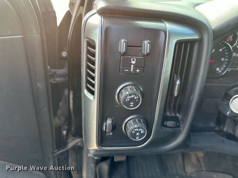 image for item DV0642 2018 Chevrolet Silverado 1500 Crew Cab pickup truck