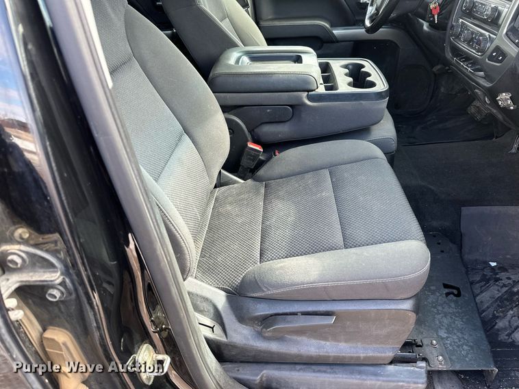 image for item DV0642 2018 Chevrolet Silverado 1500 Crew Cab pickup truck