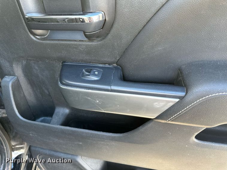 image for item DV0642 2018 Chevrolet Silverado 1500 Crew Cab pickup truck