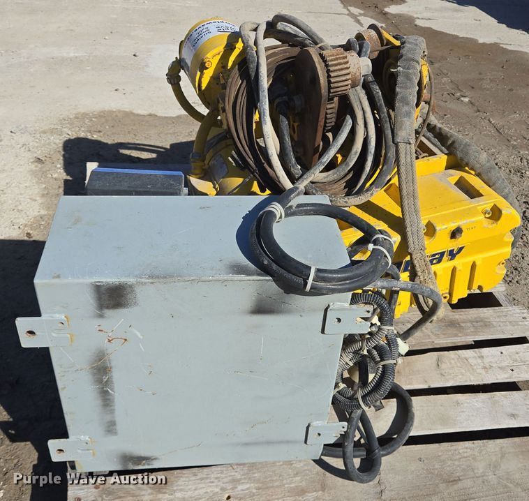 image for item DV1337 Acco Wright Speedway hoist
