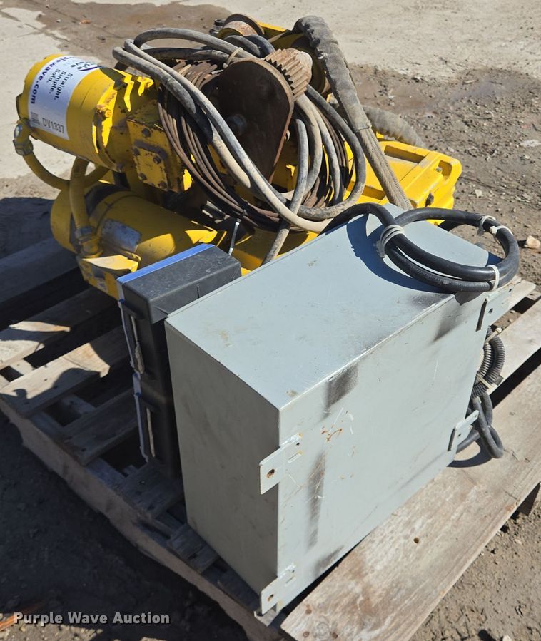 image for item DV1337 Acco Wright Speedway hoist