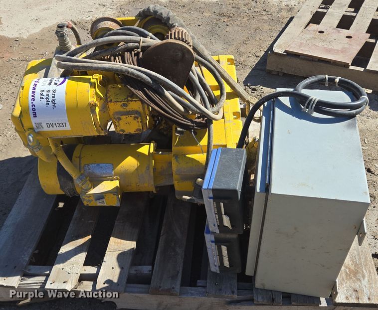 image for item DV1337 Acco Wright Speedway hoist