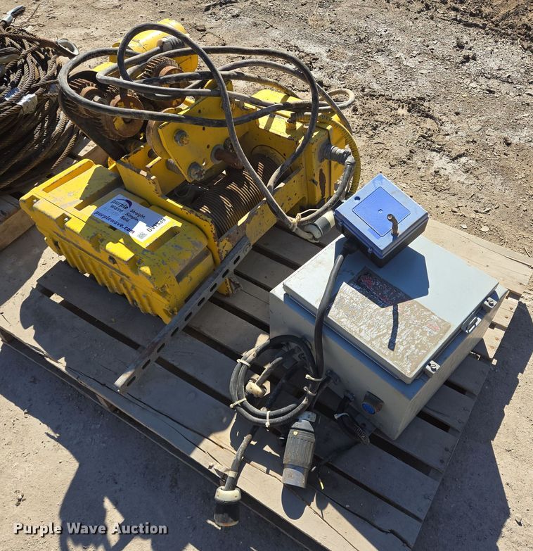 image for item DV1339 Acco Wright Speedway hoist