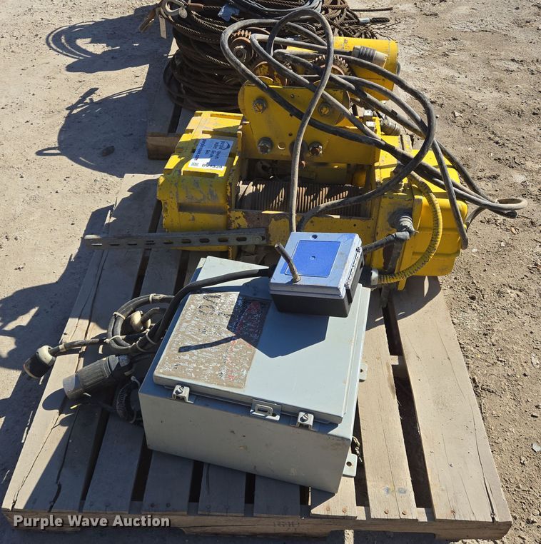 image for item DV1339 Acco Wright Speedway hoist