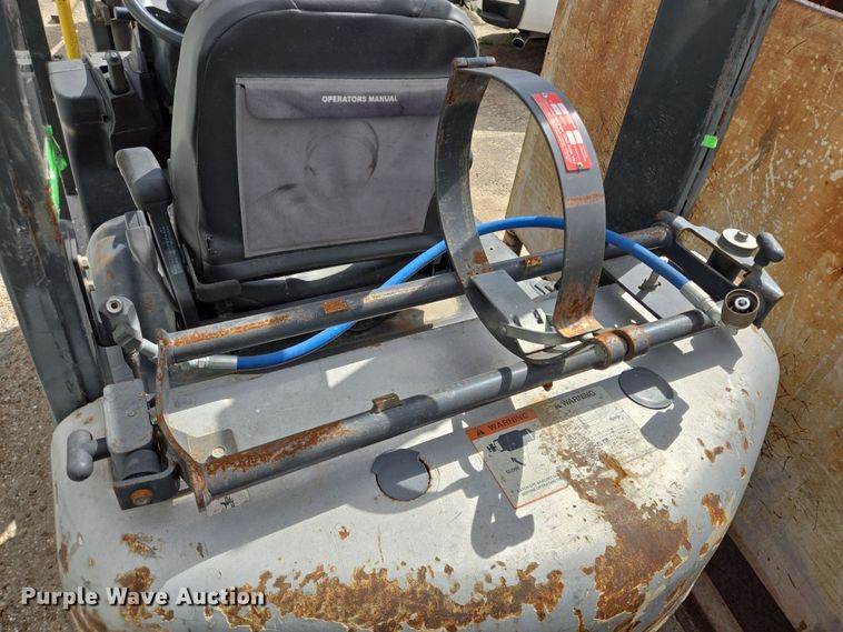 image for item DV1341 Nissan forklift