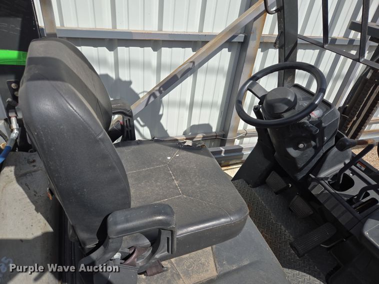 image for item DV1341 Nissan forklift