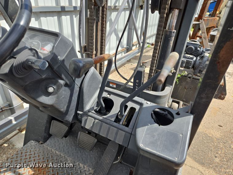 image for item DV1341 Nissan forklift