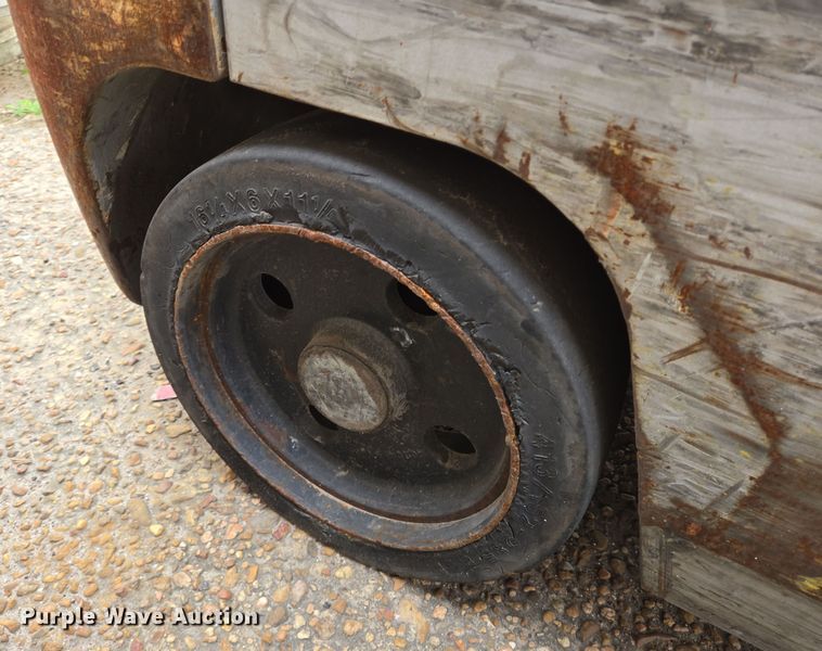 image for item DV1341 Nissan forklift