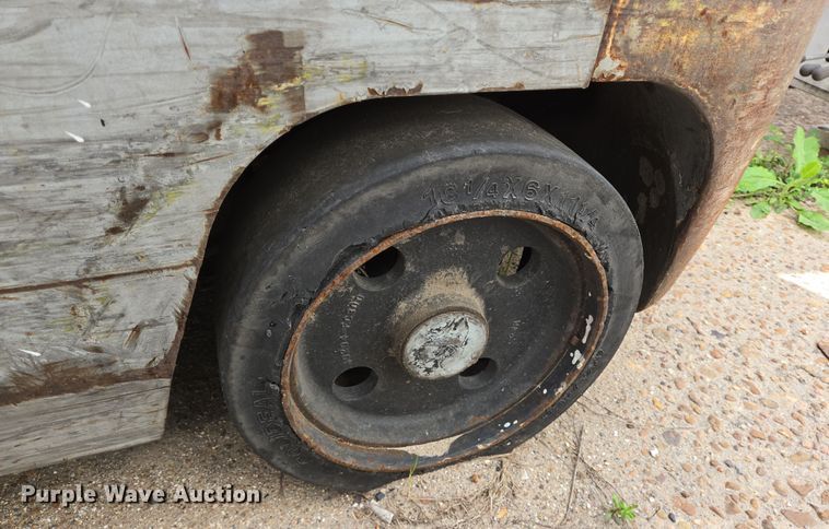 image for item DV1341 Nissan forklift