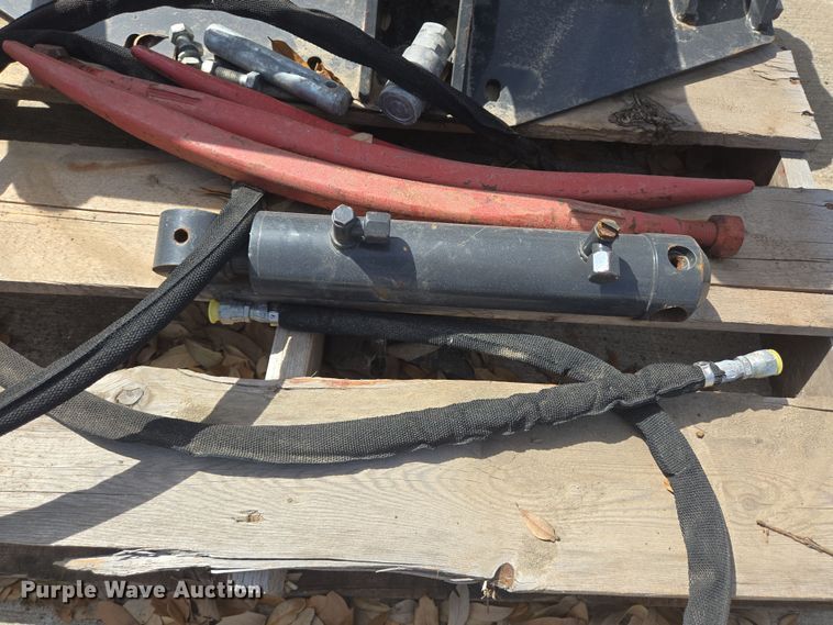 image for item DV1360 Bobcat 32