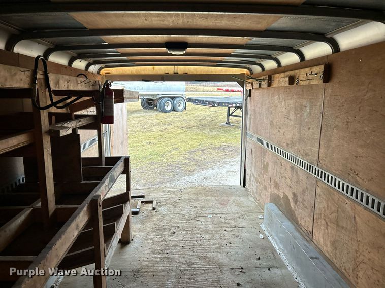 image for item DV1752 2005 Wells Cargo Express Wagon enclosed cargo trailer