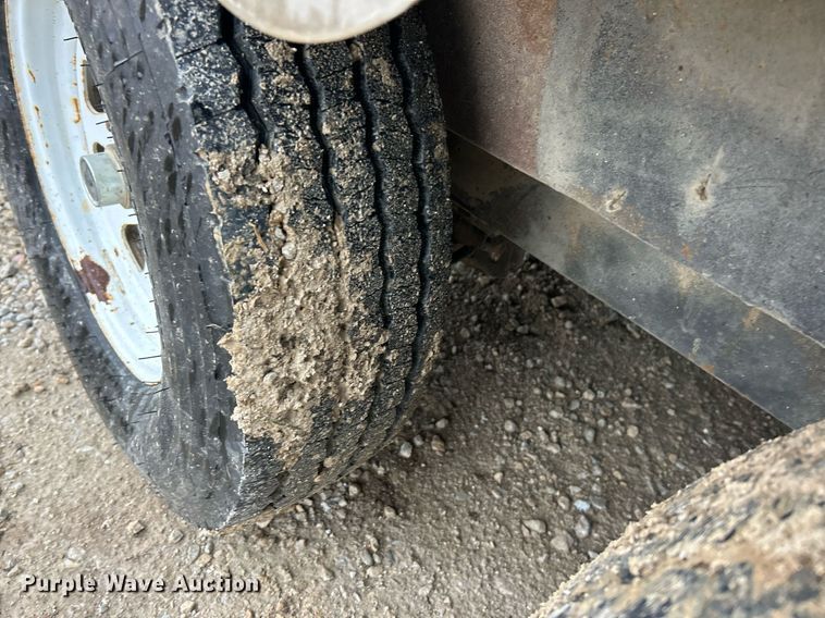 image for item DV1752 2005 Wells Cargo Express Wagon enclosed cargo trailer