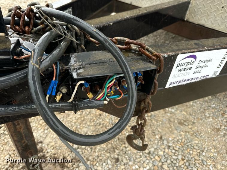 image for item DV1811 1998 Wells Cargo enclosed cargo trailer