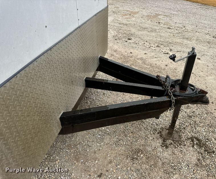 image for item DV1811 1998 Wells Cargo enclosed cargo trailer