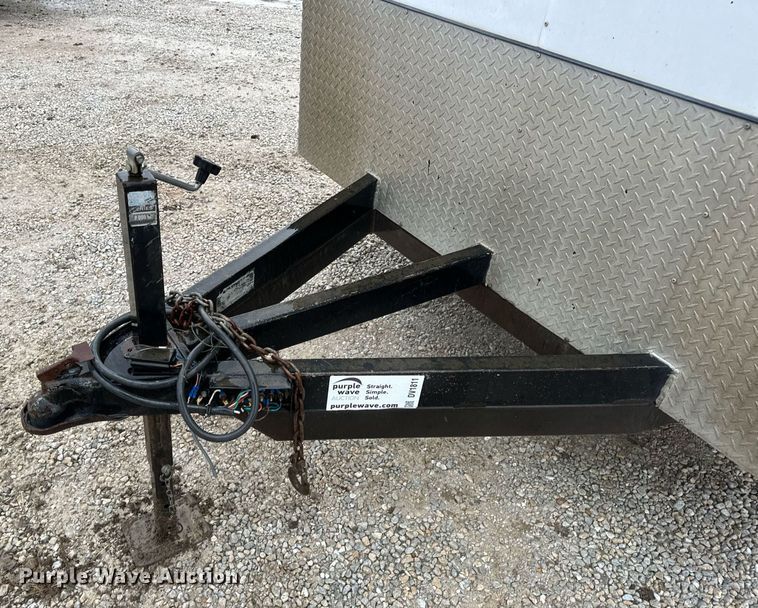 image for item DV1811 1998 Wells Cargo enclosed cargo trailer