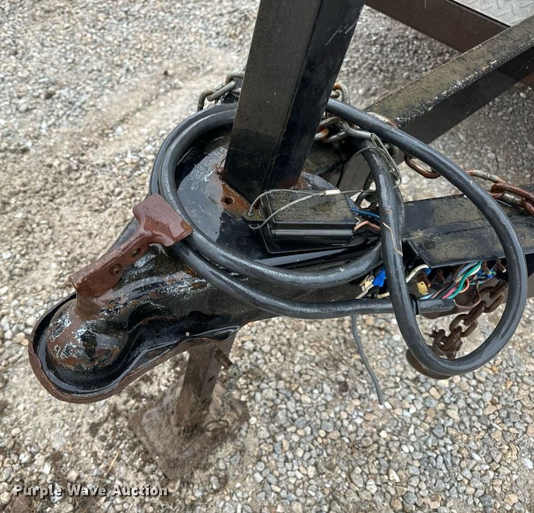 image for item DV1811 1998 Wells Cargo enclosed cargo trailer