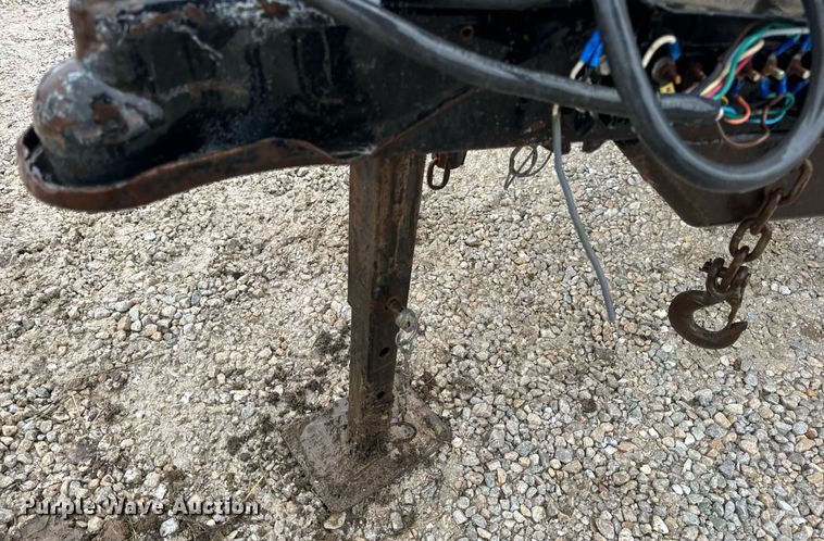 image for item DV1811 1998 Wells Cargo enclosed cargo trailer