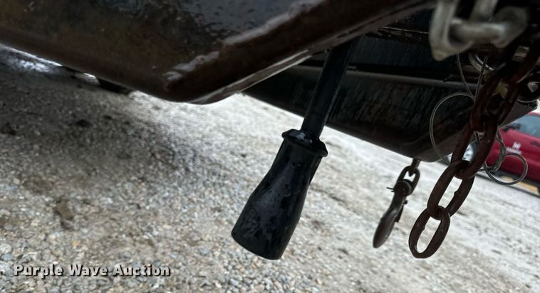 image for item DV1811 1998 Wells Cargo enclosed cargo trailer