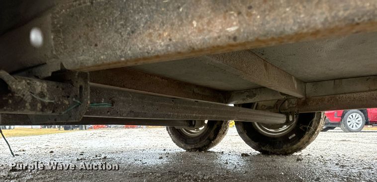 image for item DV1811 1998 Wells Cargo enclosed cargo trailer