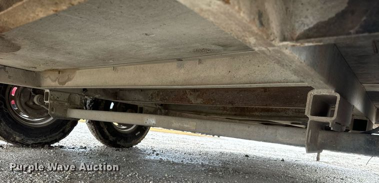 image for item DV1811 1998 Wells Cargo enclosed cargo trailer