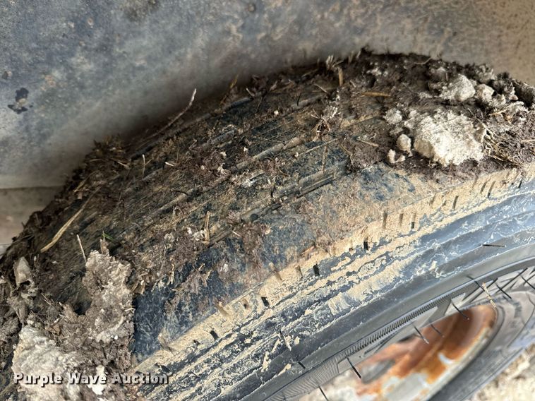 image for item DV1811 1998 Wells Cargo enclosed cargo trailer