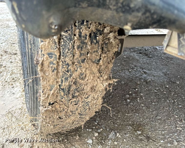 image for item DV1811 1998 Wells Cargo enclosed cargo trailer