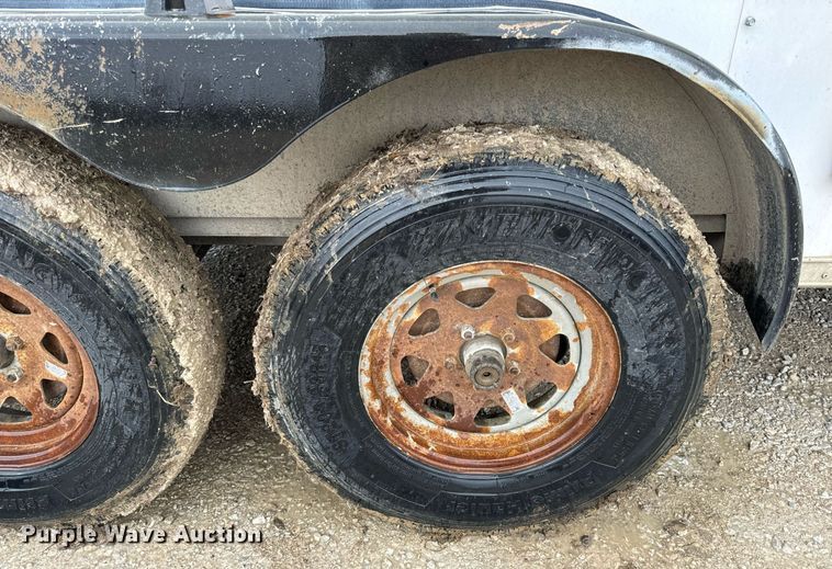 image for item DV1811 1998 Wells Cargo enclosed cargo trailer