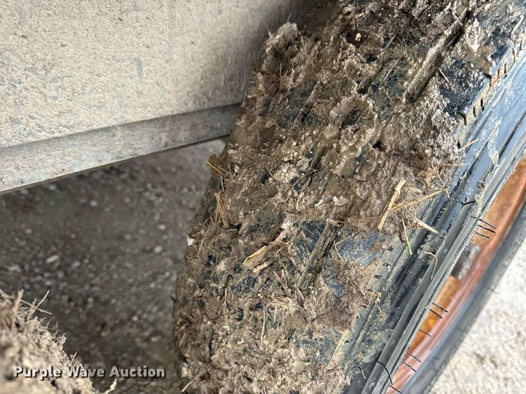 image for item DV1811 1998 Wells Cargo enclosed cargo trailer