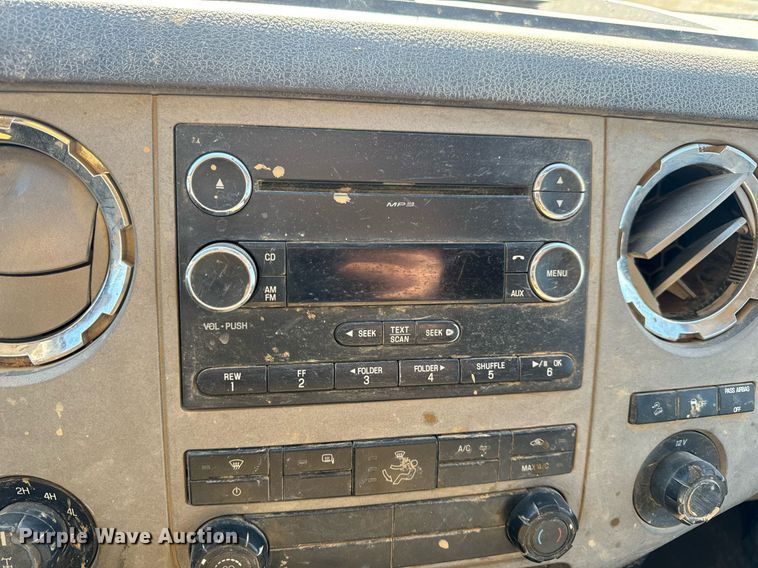 image for item DV1819 2016 Ford F250 Super Duty SuperCab pickup truck