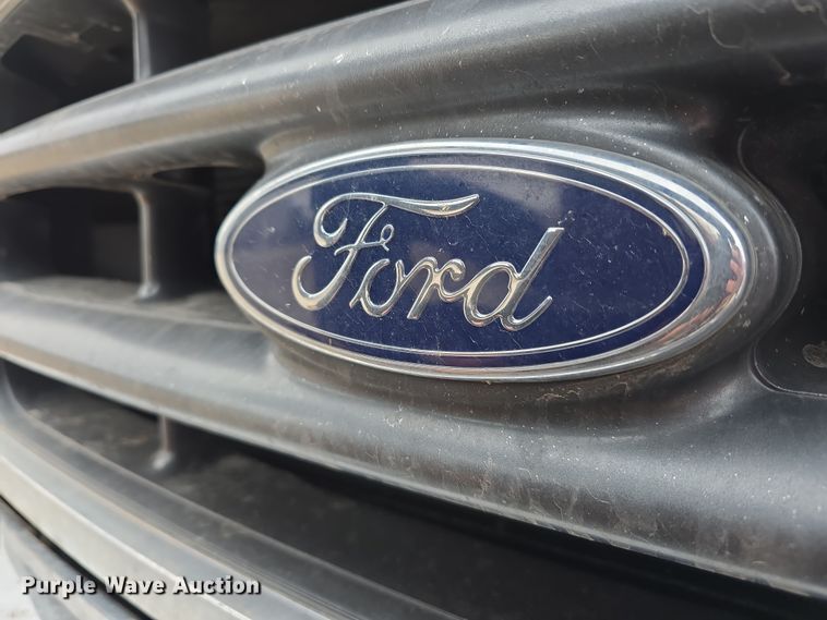 image for item DW3175 2004 Ford F250 Super Duty SuperCab pickup truck