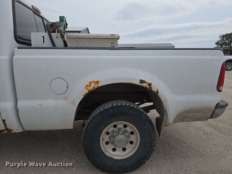 image for item DW3175 2004 Ford F250 Super Duty SuperCab pickup truck