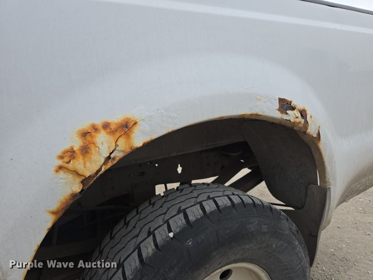 image for item DW3175 2004 Ford F250 Super Duty SuperCab pickup truck