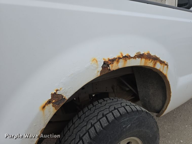 image for item DW3175 2004 Ford F250 Super Duty SuperCab pickup truck