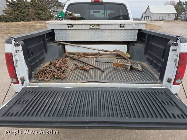 image for item DW3175 2004 Ford F250 Super Duty SuperCab pickup truck