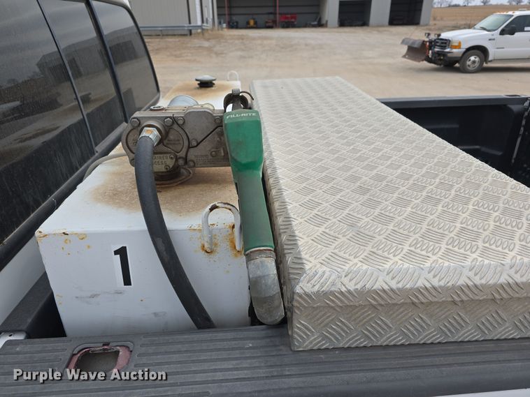 image for item DW3175 2004 Ford F250 Super Duty SuperCab pickup truck