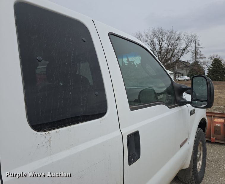 image for item DW3175 2004 Ford F250 Super Duty SuperCab pickup truck